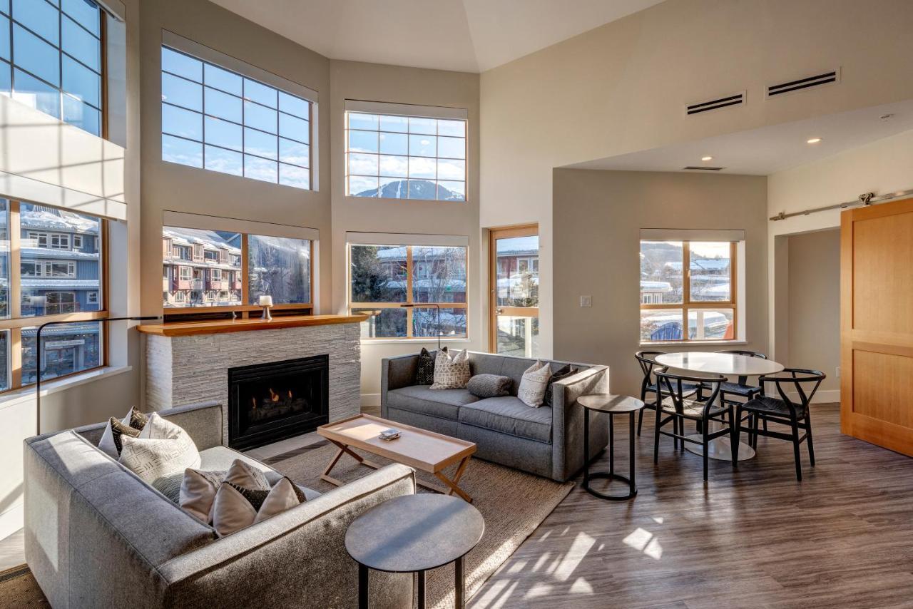 Amazing Village With Unparalleled Mountain Views Overlooking The Olympic Plaza * Whistler