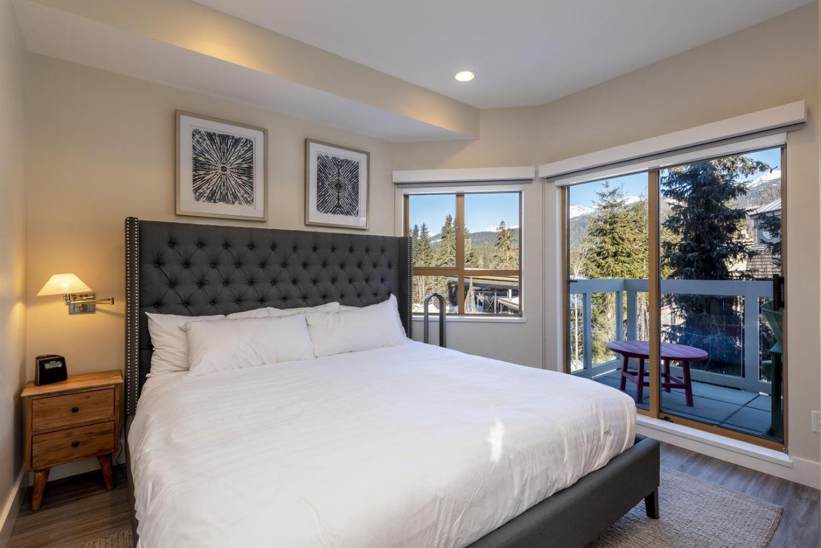 Amazing Village With Unparalleled Mountain Views Overlooking The Olympic Plaza