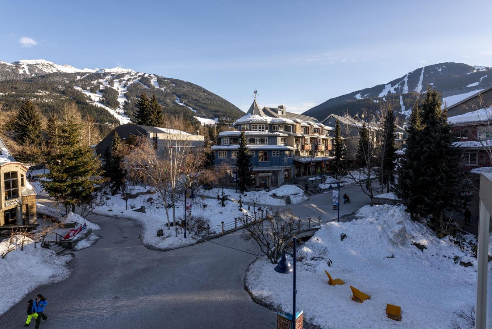 Amazing Village With Unparalleled Mountain Views Overlooking The Olympic Plaza Holiday home *